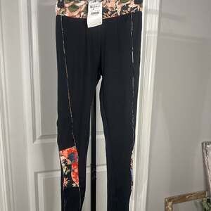 Zara Basic Black Floral Accent High Waist Yoga Leggings
